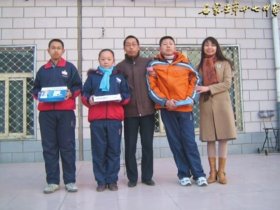 “情系校园、爱心助学”捐赠活动中，我校学生喜获捐赠
