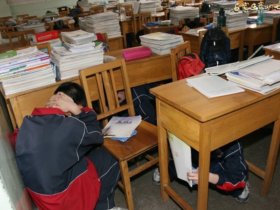 我校进行了地震、消防紧急疏散演练暨安全消防讲座