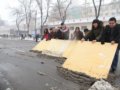 我校师生打扫校园内外积雪